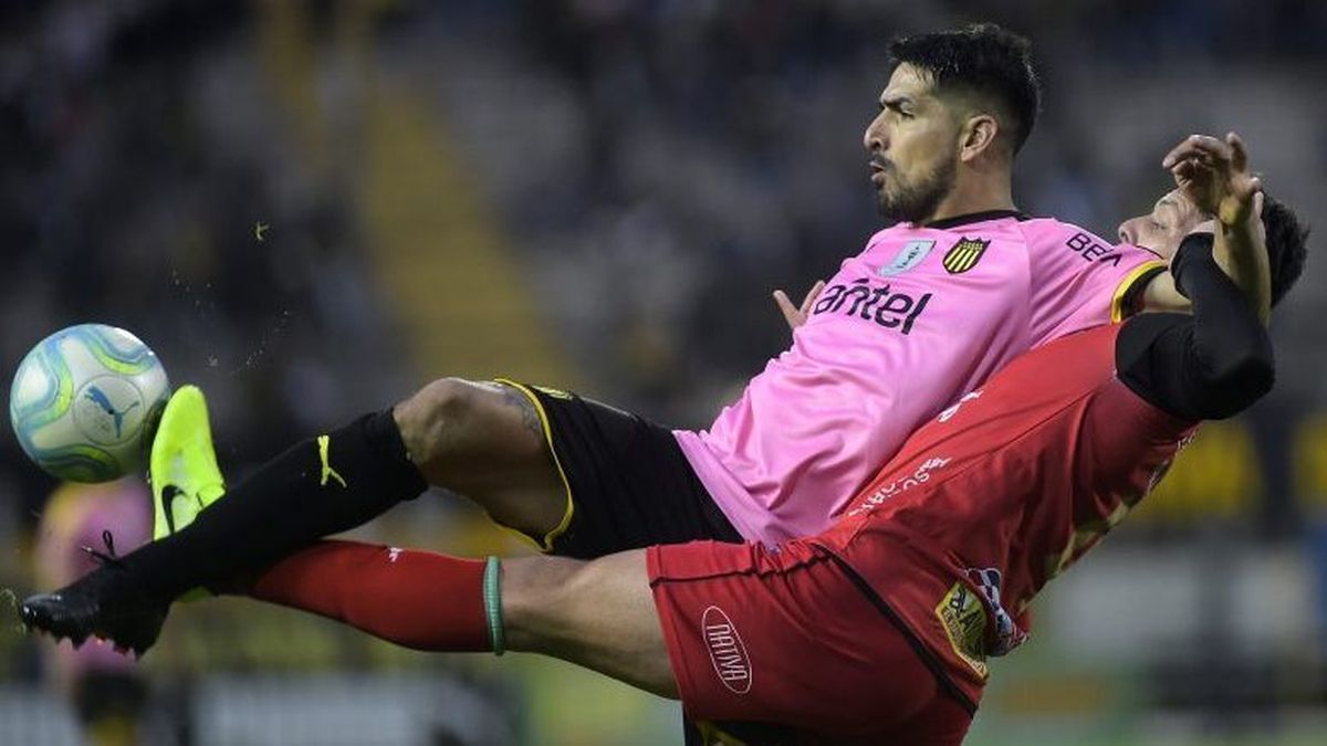 Peñarol consiguió un triunfo que le da aire