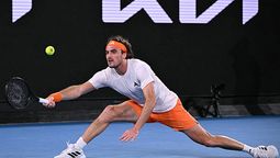 altText(Australian Open: Tsitsipas no hizo pie y cayó de manera sorpresiva)}