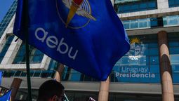 altText(Bancarios inician movilizaciones hacia la asamblea general)}