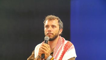 Thiago Ávila, ayer 30 de agosto, en el lanzamiento de la Global Sumud Flotilla en Uruguay en la sede del PITCNT.&nbsp;