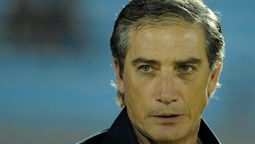 altText(Defensor comunicó que Eduardo Acevedo no sigue como técnico)}