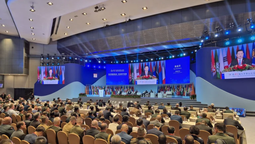 altText(China defendió el fortalecimiento de sus vínculos de defensa con América Latina)}