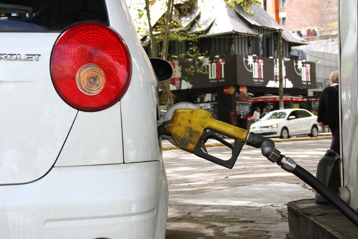 Los precios de los combustibles se mantendrán sin modificaciones en abril.
