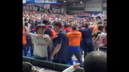 altText(Clásico: graves incidentes dejan un herido y complican a Nacional tras perder de local ante Peñarol)}