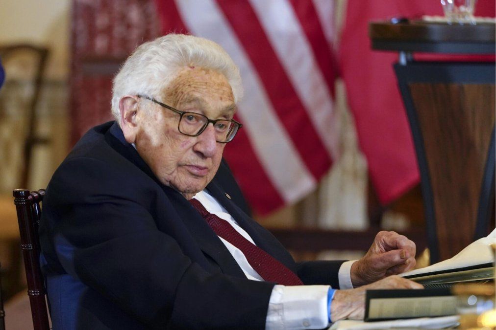 Que Henry Kissinger no descanse en paz.