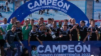 Racing fue campeón del Competencia en Segunda División
