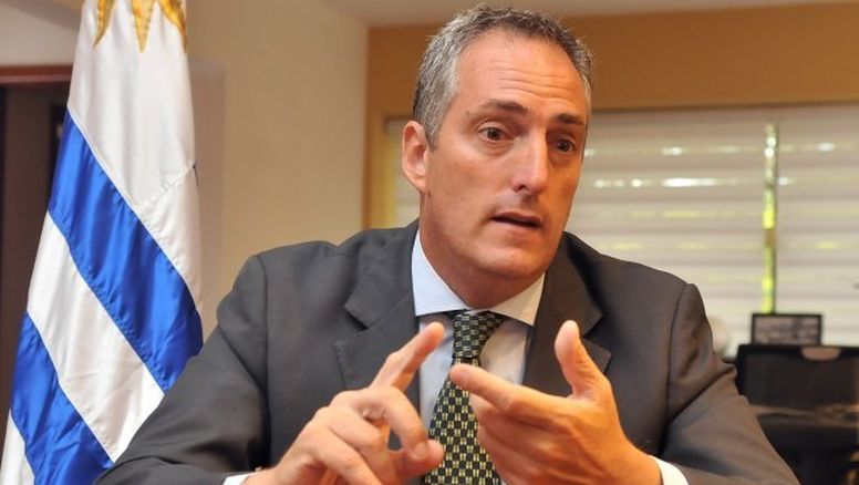 Gobierno removió al embajador de Uruguay en Suecia por gastos indebidos y malos tratos