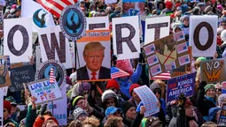 altText(Más de 3.300 manifestaciones en EEUU protestan contra Donald Trump, la guerra en Irán y el ICE)}