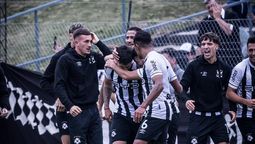 altText(Tarde de golazos: Wanderers le sacó el invicto a Progreso)}