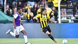 altText(Fénix le ganó a Peñarol en el Capurro)}