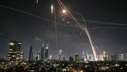Tel Aviv bajo ataque de misiles de Irán, en respuesta al reciente y severo ataque de Israel.