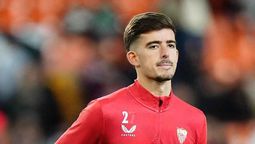 altText(Futbolista del Sevilla se hacía sacar amarillas para beneficiar a familiares y amigos en apuestas)}