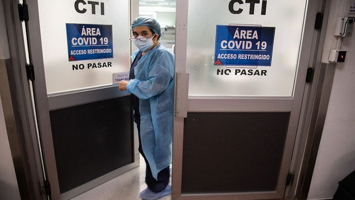 Casi 2.000 trabajadores de la salud aislados por el coronavirus