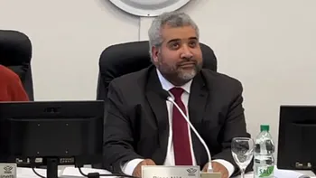 Portaaviones: PCU pidió renuncia de Núñez pero Legnani no la acepta