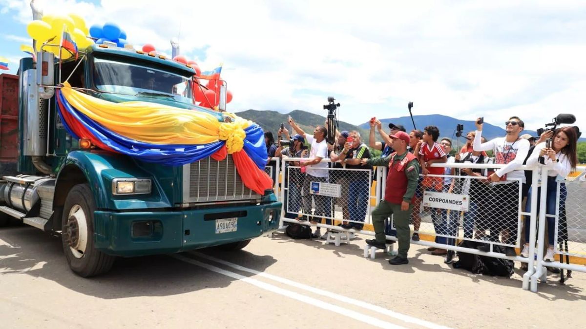 Venezuela reabre la frontera con Colombia.