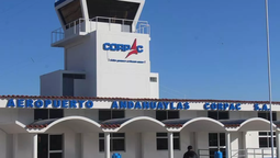altText(Perú: cierran aeropuerto ante agravamiento de protestas)}