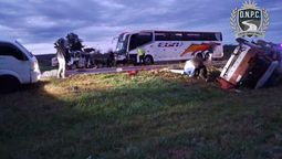 altText(Un muerto y dos heridos de gravedad tras múltiple choque en ruta 8)}