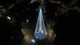altText(¿En qué lugar se encuentra el árbol de navidad más alto del país?)}