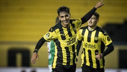 altText(Peñarol goleó a Boston River en el Campeón del Siglo)}