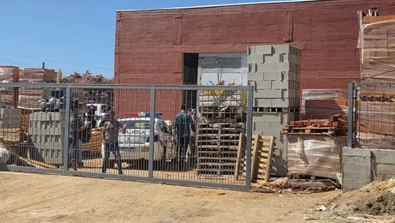 Murió un trabajador en una barraca en Las Piedras tras caerle un viga