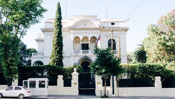 Amenaza de bomba a Embajada de Rusia: investigan el origen de la llamada