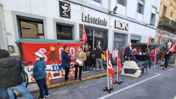 altText(SIMA instaló una «carpa de la resistencia» como medida sindical)}