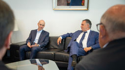 altText(Grupo empresarial que compró Hotel Conrad se reunió con Orsi y ministros)}