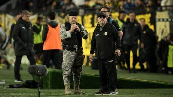 Otra vez: vergonzoso operativo policial expuso a las hinchadas de Peñarol y Cerro