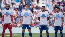 altText(Directiva de Nacional desautorizó uso de camiseta con reclamo por desaparecidos)}
