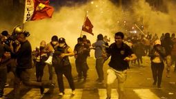 altText(Ascienden a cuatro los muertos por protestas en Perú)}