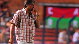 altText(Alejandro Apud muy cerca de Racing)}