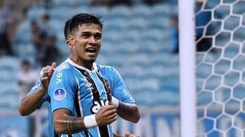 Peñarol y Gremio chocan por el futuro de Matías Arezo