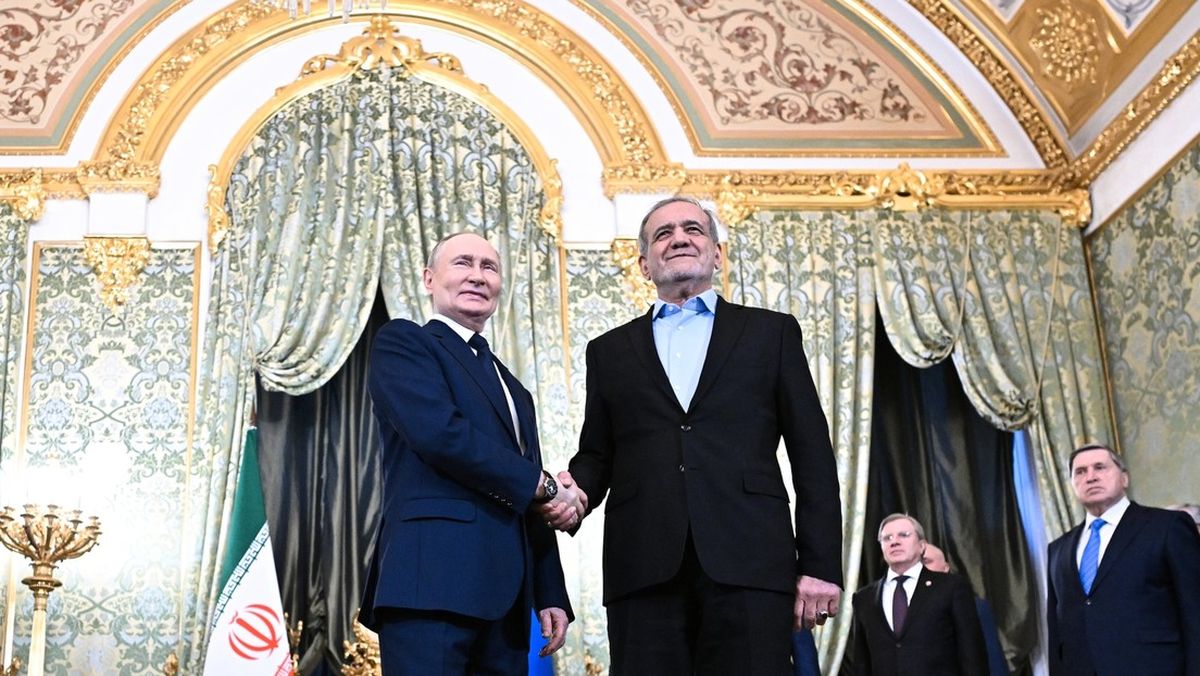 Vlad&iacute;mir Putin y Masoud Pezeshkian.