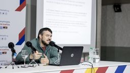altText(Labat sobre Chile: «Lo que pregona este liberalismo apátrida es el retiro del Estado de la protección social»)}