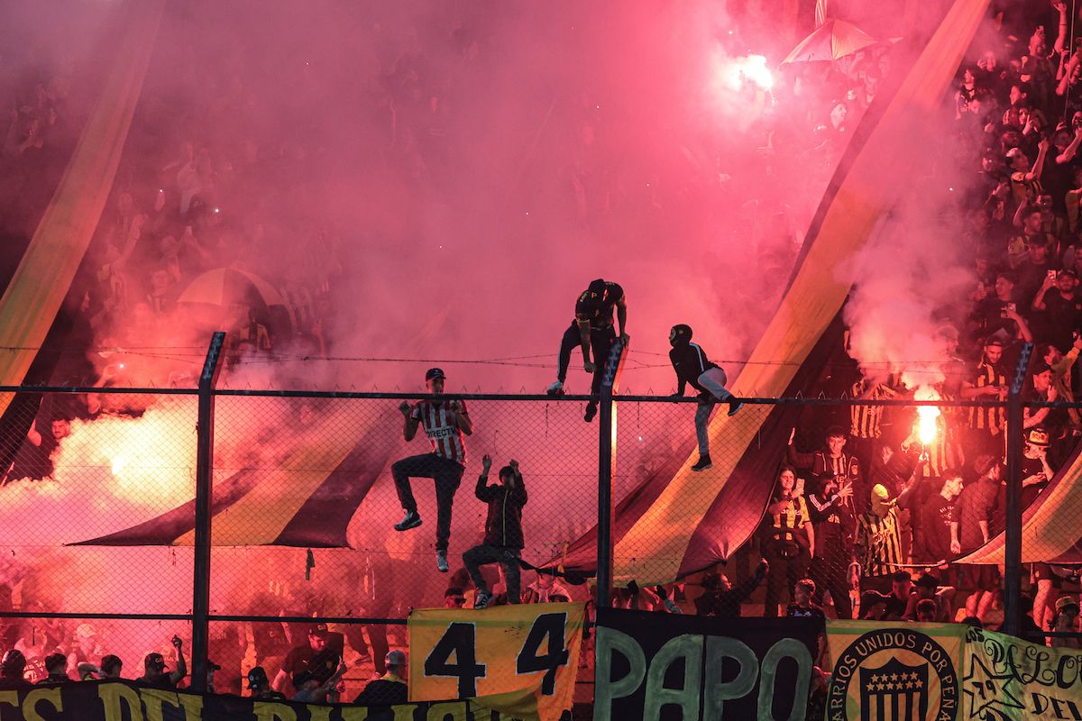 Peñarol sufrió una durísima sanción de la Conmebol.