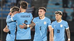 altText(¿Cómo quedaron las posiciones de las Eliminatorias tras el triunfo de Uruguay?)}