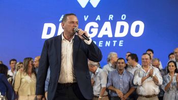 Álvaro Delgado promete en el lanzamiento de campaña.