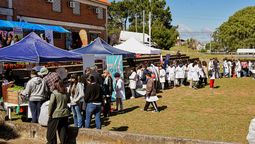 altText(Feria Educativa de la Costa de Oro convocó a cientos de estudiantes y familias)}
