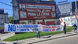 altText(Sindicato de cañeros acampa frente al Parlamento por renovación del seguro especial)}