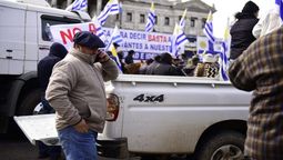 altText(El dólar, Un Sólo Uruguay y el juego de máscaras)}