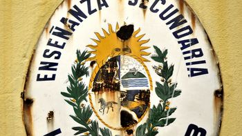 Adolescente recibió dos balazos por tiroteo afuera de un liceo