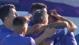 altText(Defensor le ganó a Cerro Largo en Melo quitándole el invicto local)}