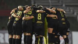 altText(Peñarol derrotó a River Plate y se mantiene líder)}