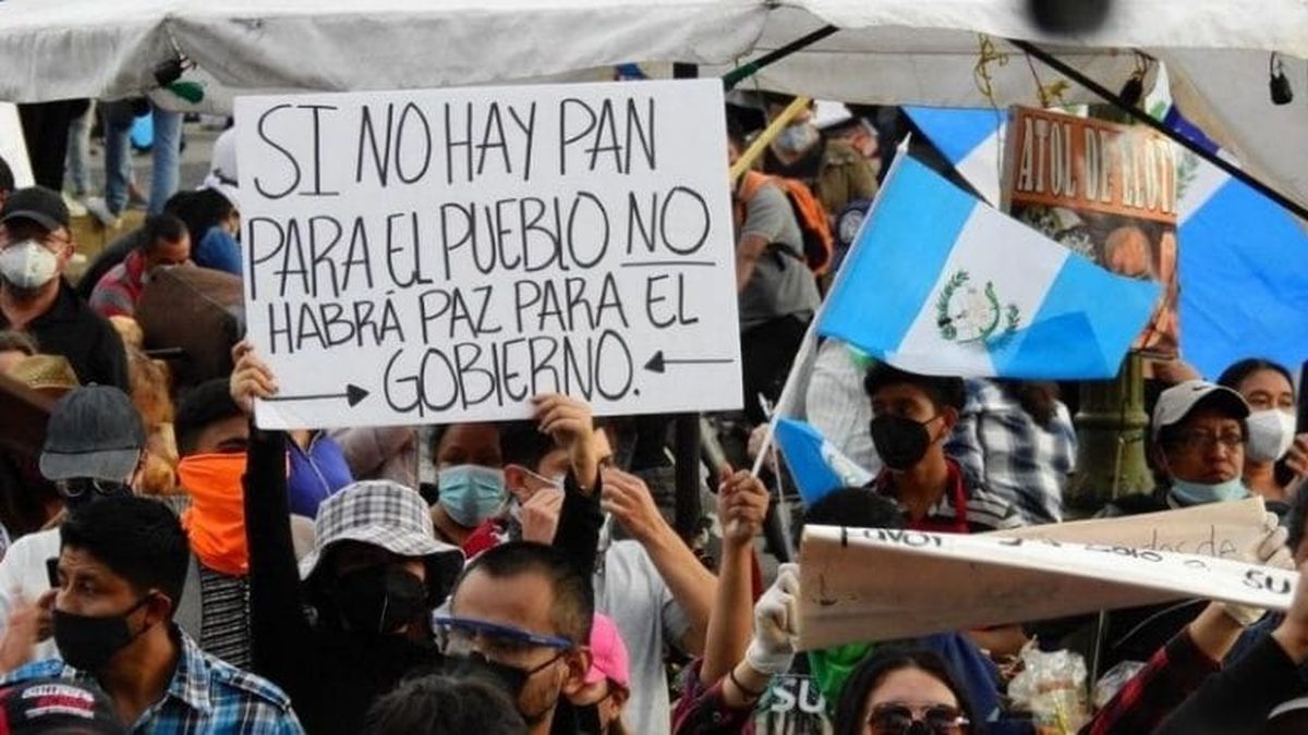 Guatemala: manifestantes exigen renuncia del presidente Giammattei