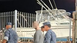 altText(Un ingeniero se tiró de noche a nadar desde la Playa Mansa y llegó desnudo a la Isla Gorriti)}