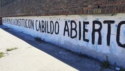 altText(Cabildo Abierto: El socio gelatinoso de la coalición multicolor)}
