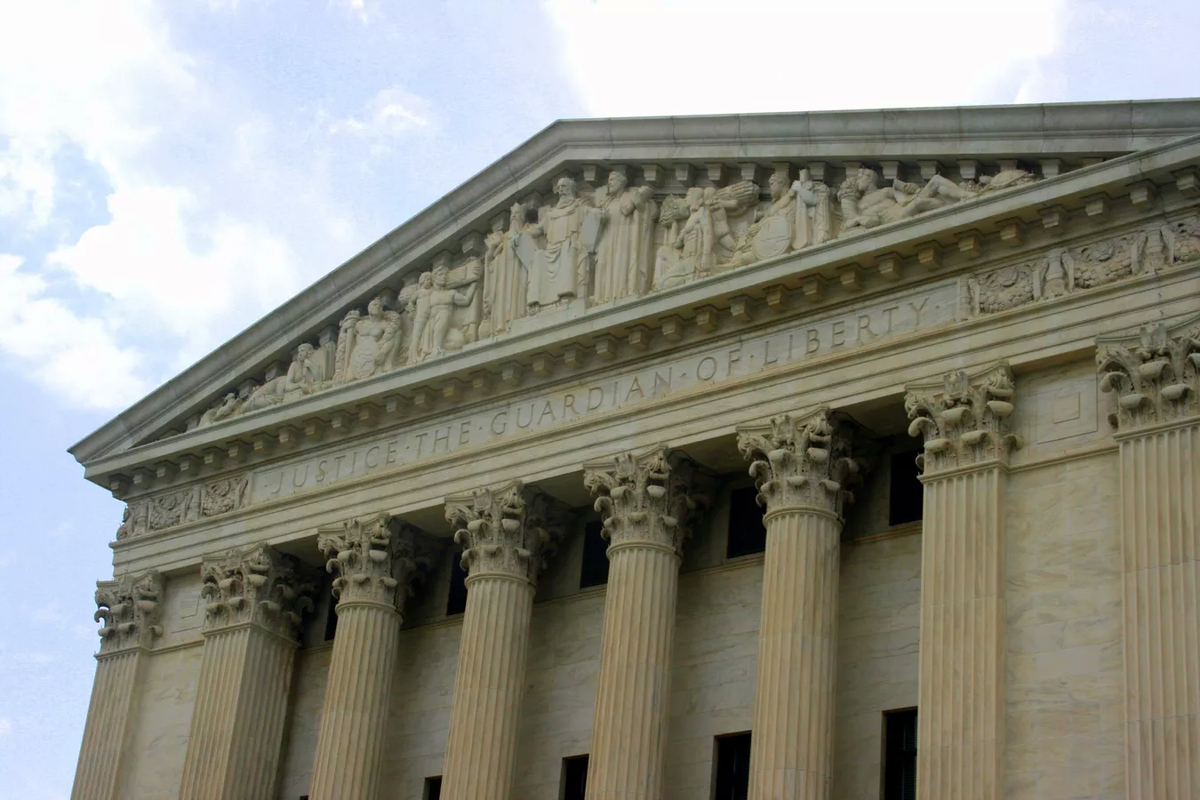 Corte Suprema de EEUU revocó el derecho al aborto