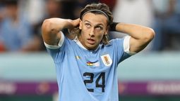 altText(Agustín Canobbio muy cerca de un gigante de Italia)}