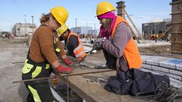 altText(Trabajadores avanzan en el primer barrio de viviendas sindicales)}