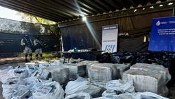 altText(Cinco personas fueron imputadas por el alijo de 2,2 toneladas de cocaína hallado en Punta Espinillo)}